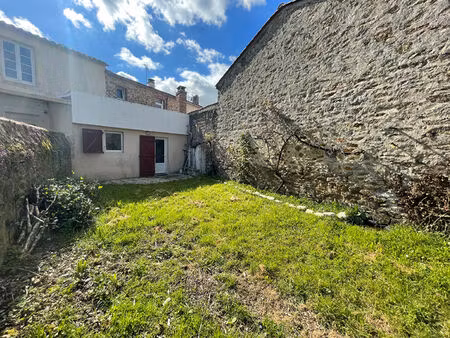vente maison 4 pièces  99.00m²  avrillé
