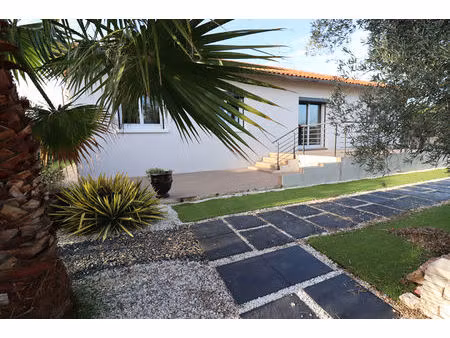 maison t5 gaillac avec piscine  pool house  et grand garage.