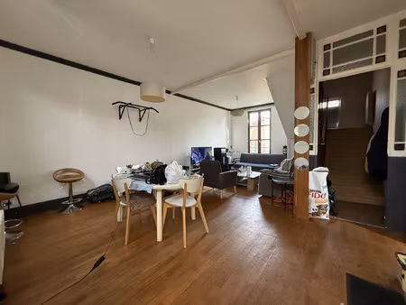 maison 80m2 proche commerces / exterieur