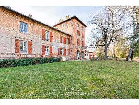 demeure d'exception du xviiie siècle avec parc et piscine proche de toulouse
