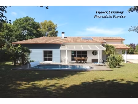 villa 5 pièces de 160 m2 sur terrain 1200 m²