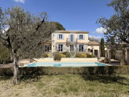 magnifique bastide provençale au coeur d'une truffière