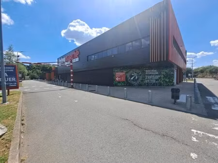 location commerce 107 m²
