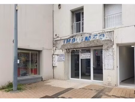 location commerce 150 m²