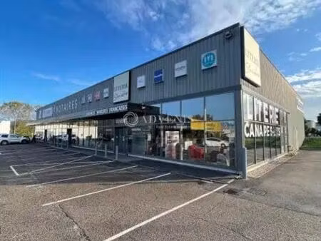 location commerce 275 m²