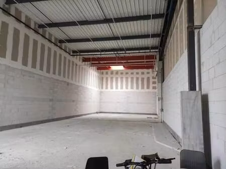 location commerce 298 m²