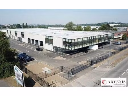 location entrepôt 420 m² à 947 m²