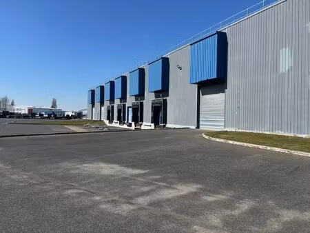 location entrepôt 4?633 m²