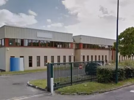 location entrepôt 390 m² à 798 m²