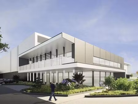 location entrepôt 13?609 m²