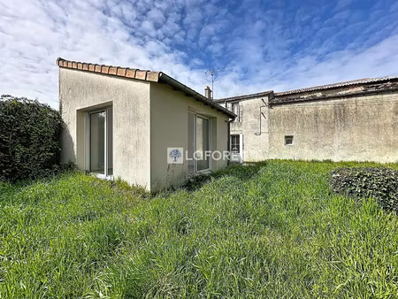 vente maison à nueil-les-aubiers (79250) : à vendre / 66m² nueil-les-aubiers