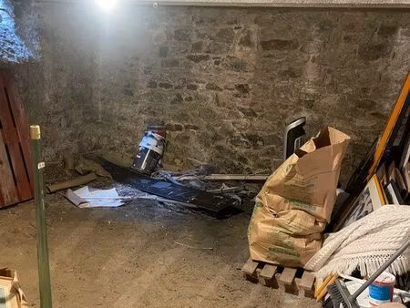 cave en hyper centre à la baule