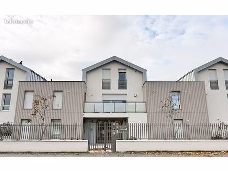 chassieu magnifique t4 duplex de standing à louer