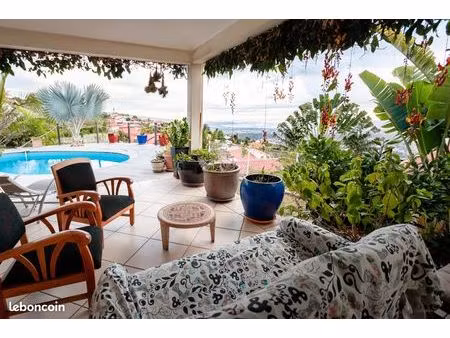 villa vue mer  piscine et jacuzzi