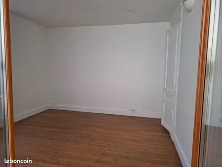 à louer  spacieux f2 à proximité du centre ville