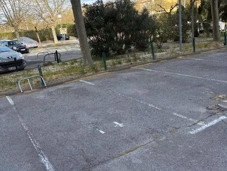 location place de parking