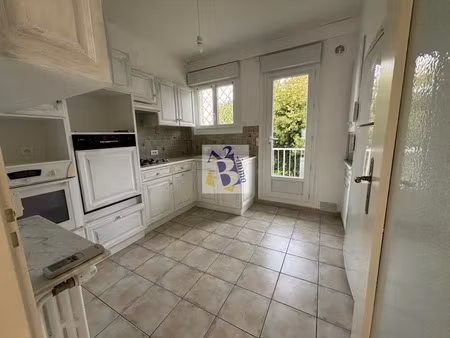 location appartement 3 pièces 75 m² à angouleme (16000)  706 €