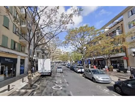 location commerce 105 m²