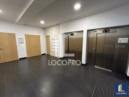 location bureaux 588 m²