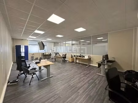 location commerce 65 m²