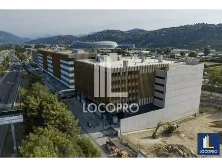 location bureaux 310 m² à 672 m²