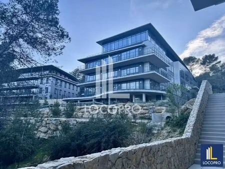 location bureaux 131 m² à 4?624 m²