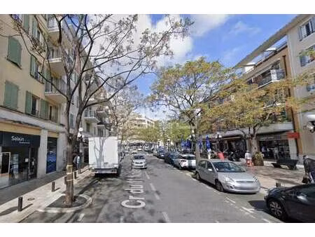 location commerce 105 m²