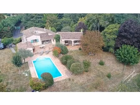 découvrez le charme et les volumes d'une maison d'architecte - 300 m2 - 4 chambres à pugna