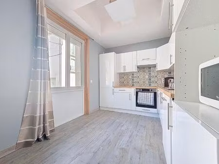 un investissement clé en main en centre-ville de bédarieux  avec locataire en place et ren