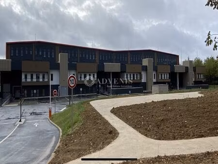 location entrepôt elancourt 78990 542m² à 1619m²