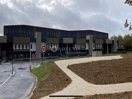 location entrepôt elancourt 78990 542m² à 2742m²