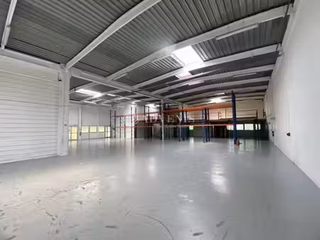 location entrepôt 335m²