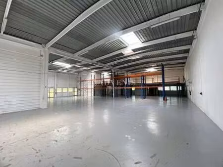 location entrepôt 335m²