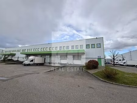 location local d’activités genas 69740 1095m²