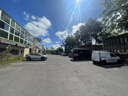 location local d'activités 352 m² à 705 m²