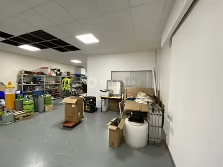 location local d'activités 137 m²