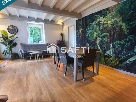 belle maison ancienne d'environ 150 m² avec grand terrain