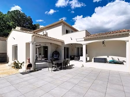 maison récente 144m² avec piscine chauffée – secteur calme colombier