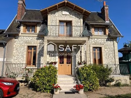 grande maison 4 chambres avec piscine couverte