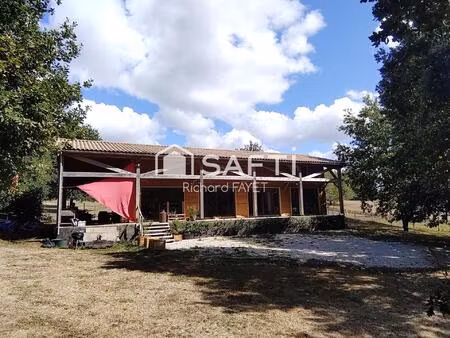 nichée dans un écrin de verdure elle saura vous séduire !!