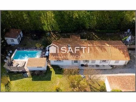 pavillon plain-pied 5 chambres  2 salles de bains  grande terrasse et piscine.