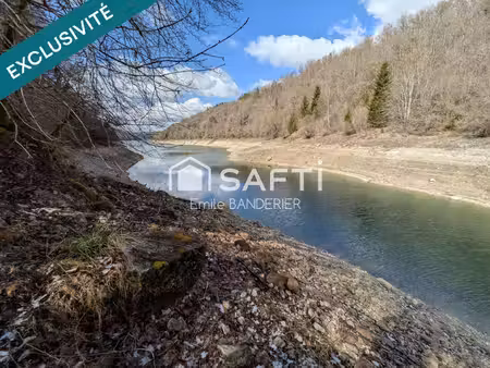 terrain en bordure du lac de vouglans