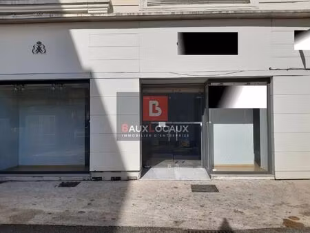 location commerce 227 m²