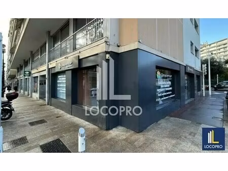 location commerce 122 m²