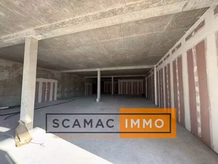 location commerce 322 m²