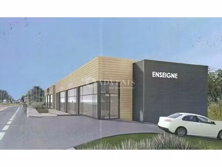 location commerce 167 m² à 582 m²