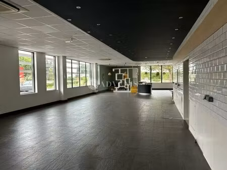 location commerce 471 m²