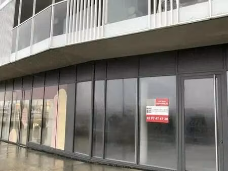 location commerce 93 m²