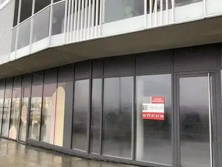 location commerce vannes 56000 93m²