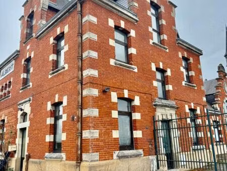 immeuble albert 16 pièce(s) 326 m2 . bâtiment chargé d'histoire   idéal pour investisseur 
